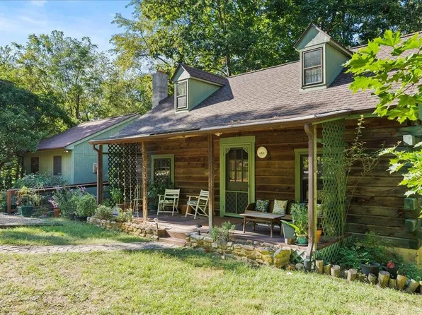 468 Hammond Ln, Staunton, VA 24401