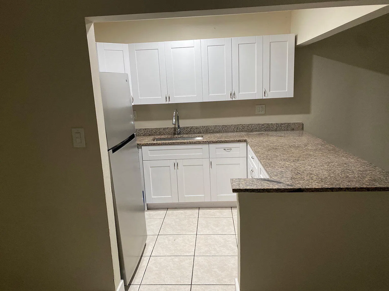 2 bed, 2.0 bath, 910 sqft, $2,100 — Photo 2