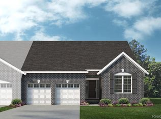 61689 Courtland Dr, South Lyon, MI 48178