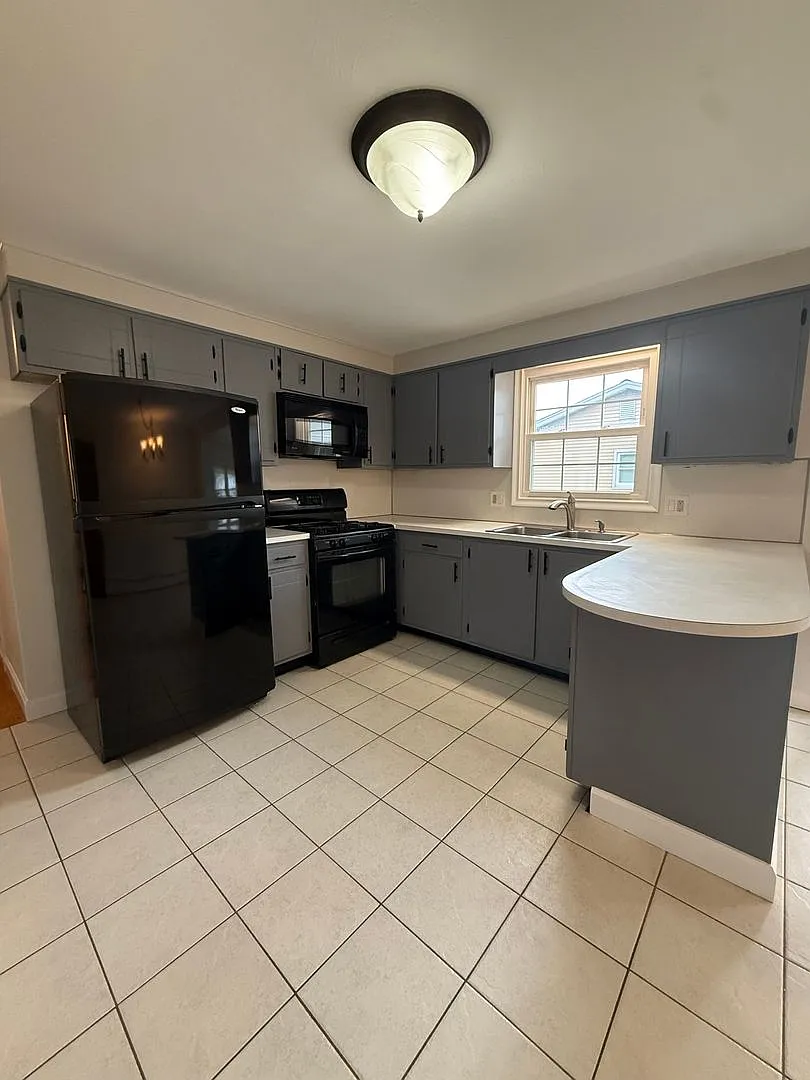 27 Janet Dr — Photo 2