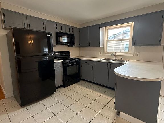 2nd image of 27 Janet Dr #2