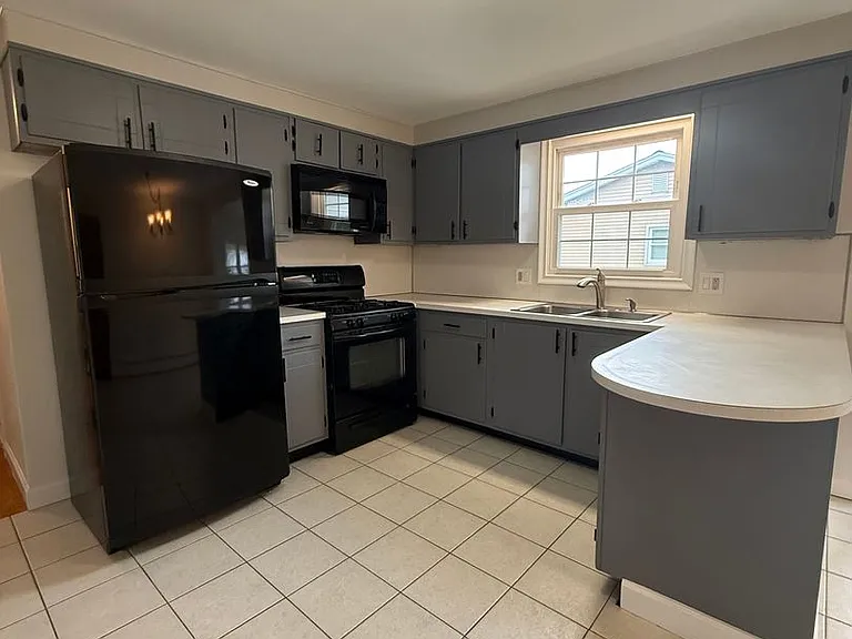 27 Janet Dr — Photo 2