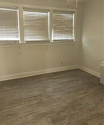 4th image of 3129 42nd St
