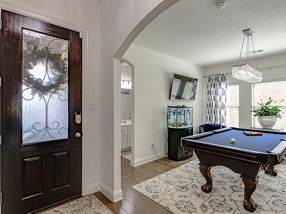 Entrance and flex space
