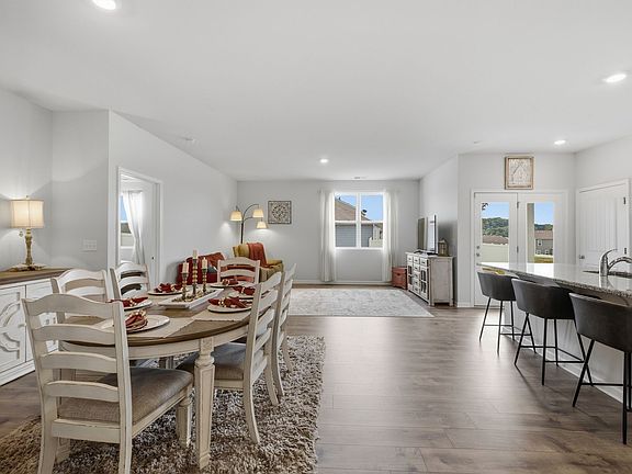 5th image of 1127 Woodbridge Blvd