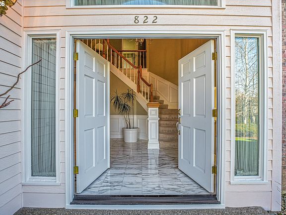 3rd image of 822 NW Turnberry Ter