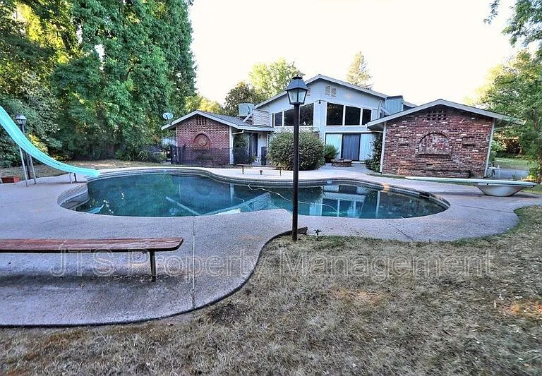 1060 Sand Bar Cir — Photo 32