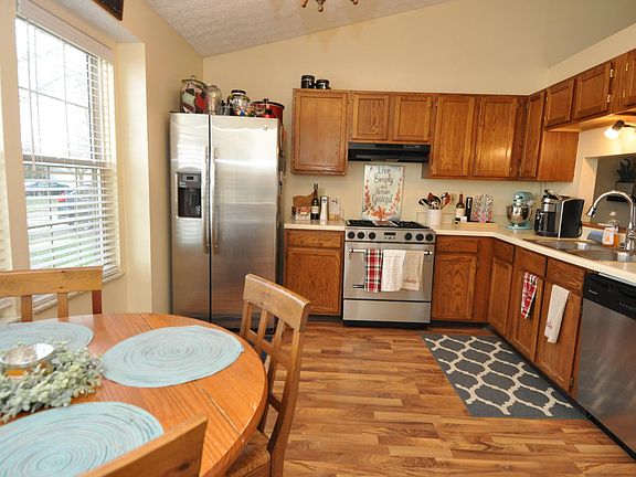4th image of 3123 Sun Valley Dr