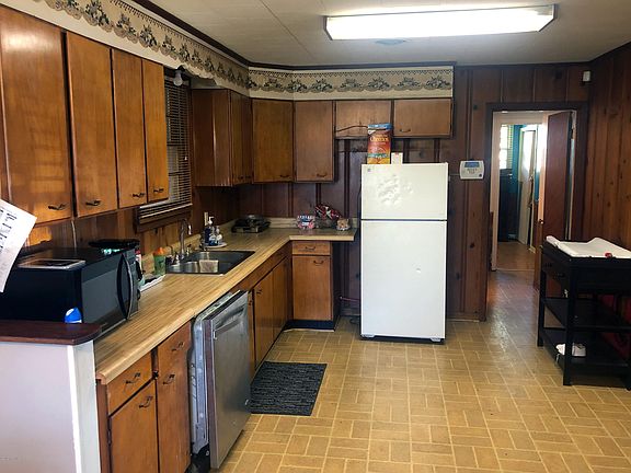3rd image of 615 Mary Ann St