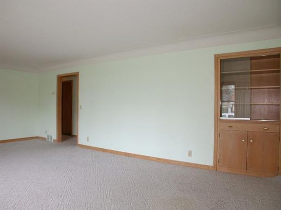 5th image of 2800 Townview Ave NE