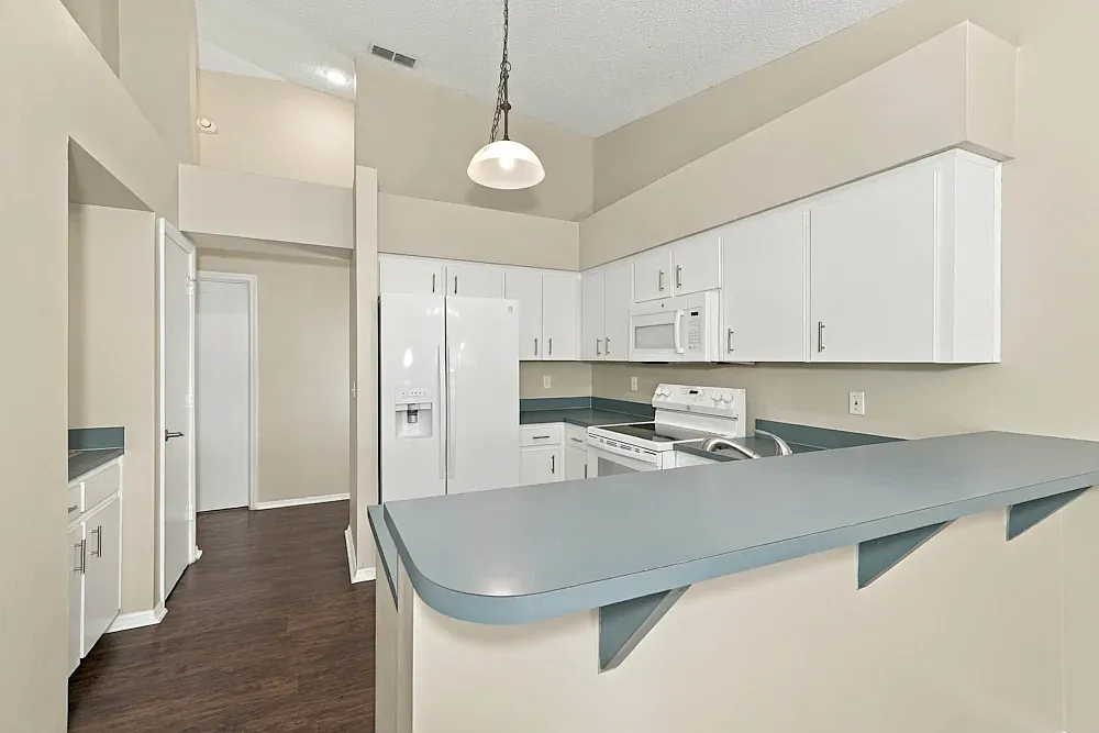3 bed, 1987 sqft, $1,285 — Photo 4