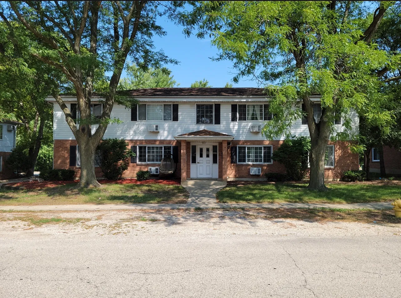 2 bed, 900 sqft, $1,700 — Photo 1