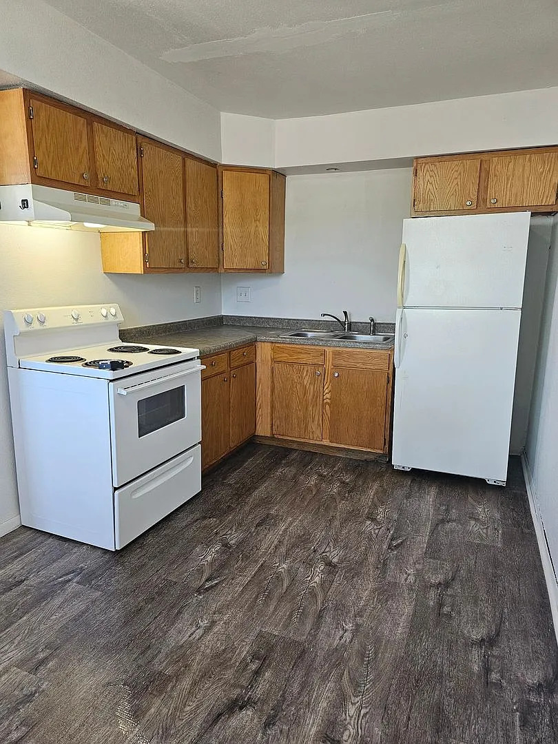 710 W 63rd St. — Photo 3
