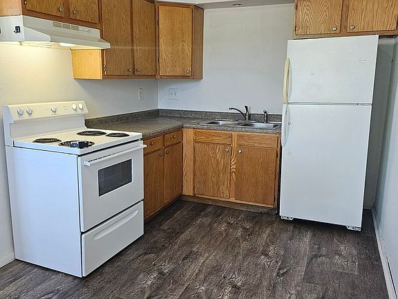 3rd image of 710 W 63rd St APT 4