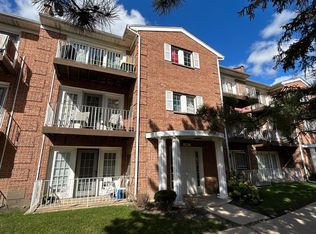 692 Quincy Bridge Ln APT 302, Glenview, IL 60025