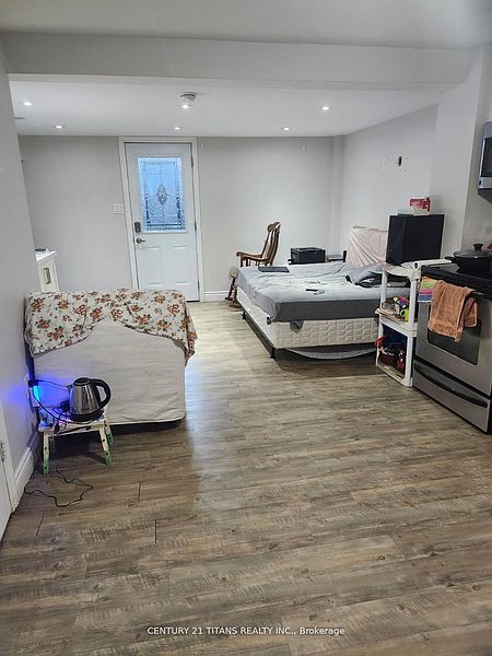 Ajax House for rent - 1 Bedroom — photo 2