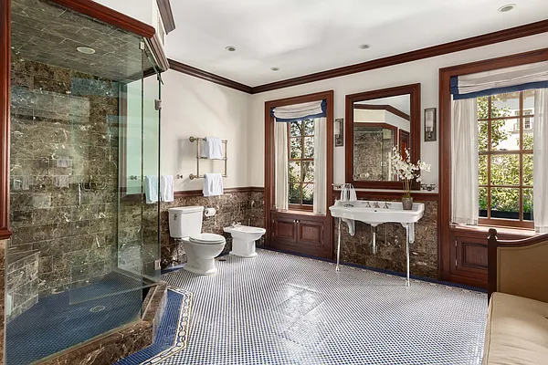 Rented by Douglas Elliman | media 31