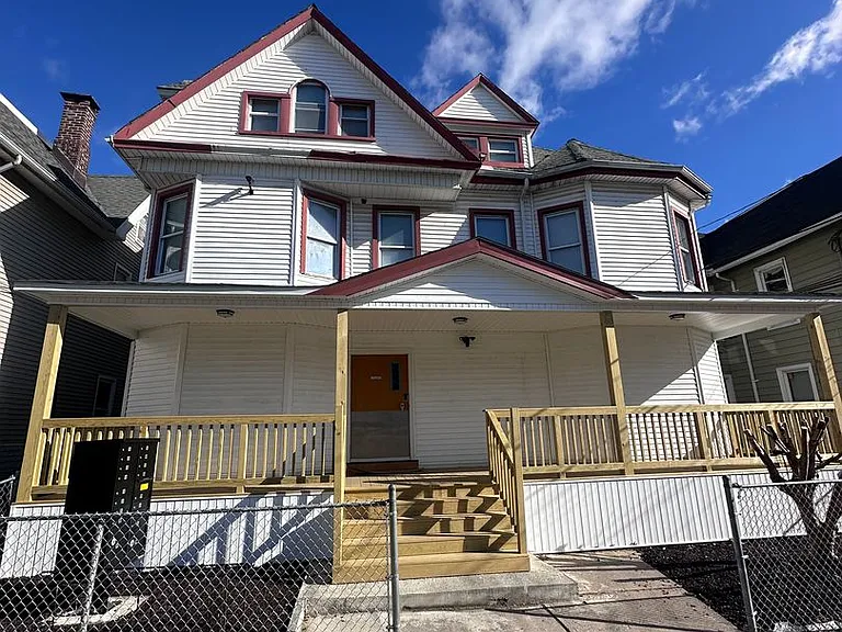 116-118 Catherine St — Photo 1