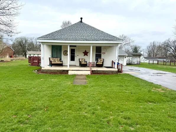 211 N Union St, Yates City, IL 61572