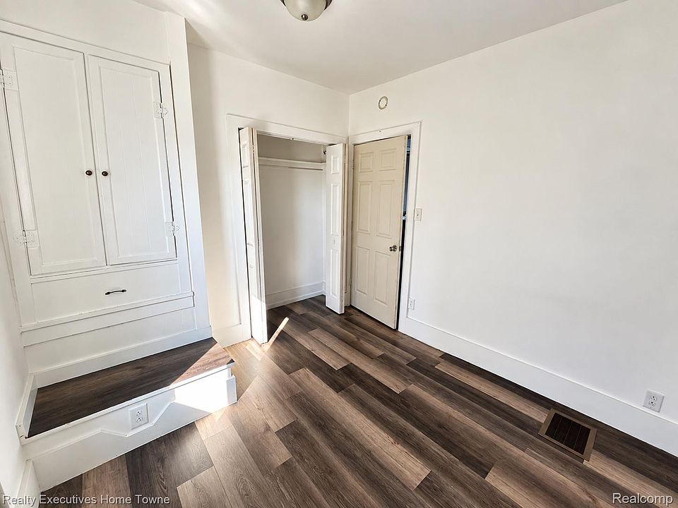 1030 Division St, photo 12