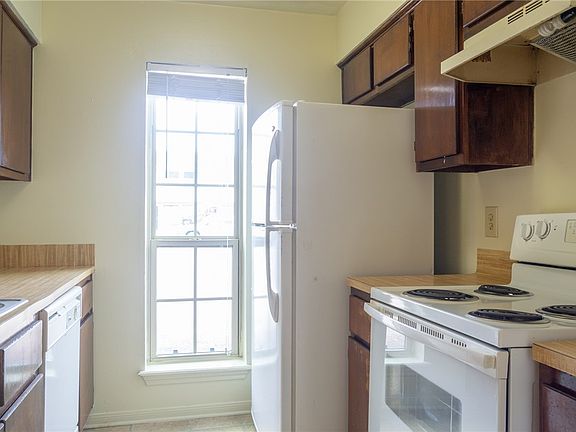 4th image of 701 San Pedro Dr APT A
