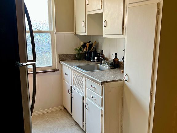 5th image of 3579 Zumstein Ave APT 4