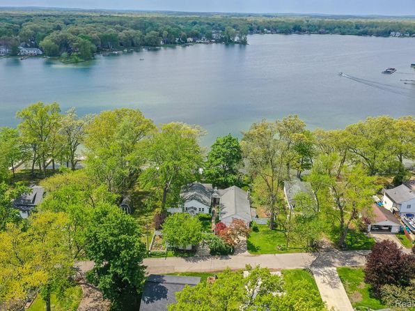 On Long Lake - Commerce Township MI Real Estate - 17 Homes For Sale | Zillow