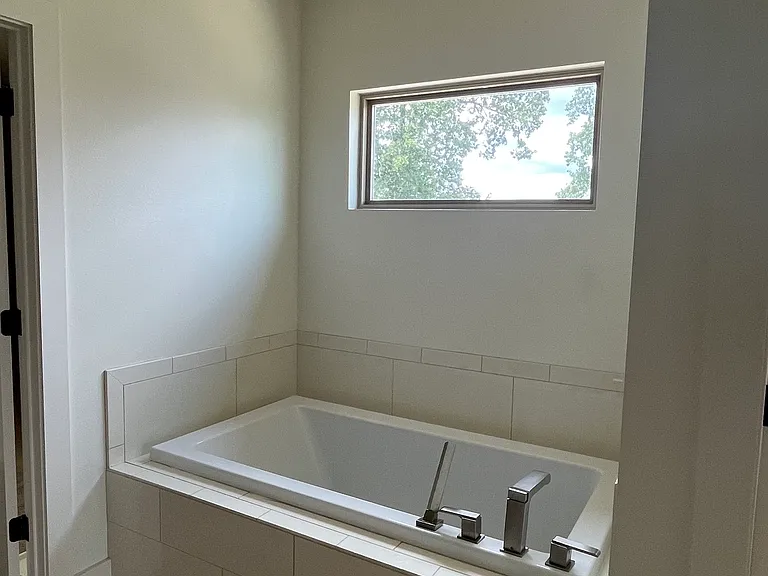 Master Tub