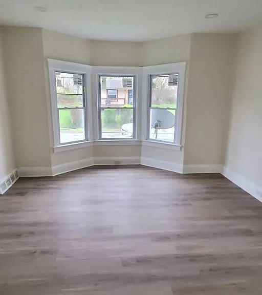9703 Elwell Ave — Photo 7