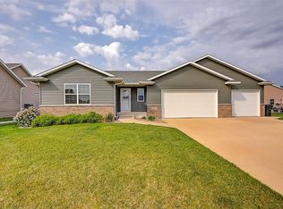 1403 Stratton Dr NE, Cedar Rapids, IA 52402