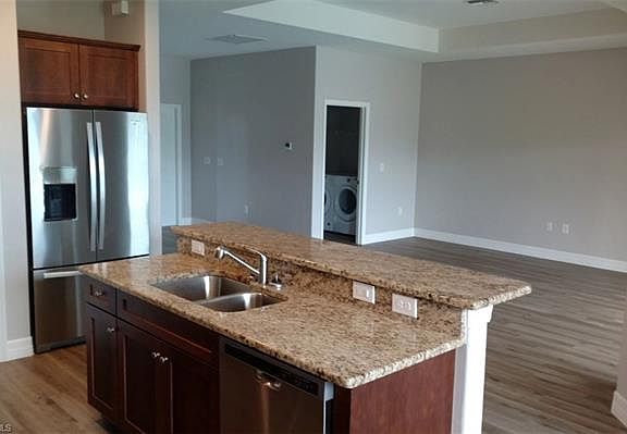 3rd image of 5011 Beauty St