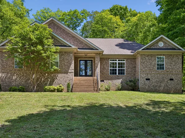 1676 Center Star Rd, Columbia, TN 38401