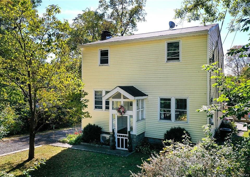 1st image of 16 Lacona Dr