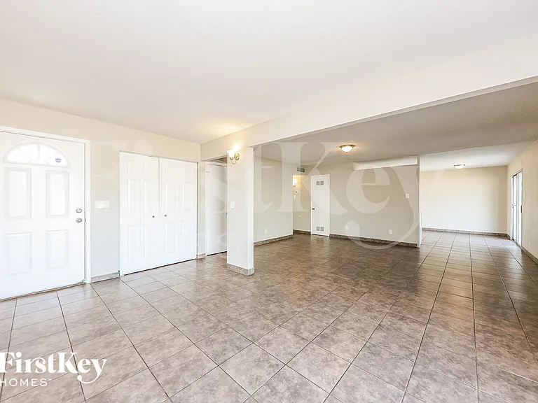 13857 N 48th Ave — Photo 3