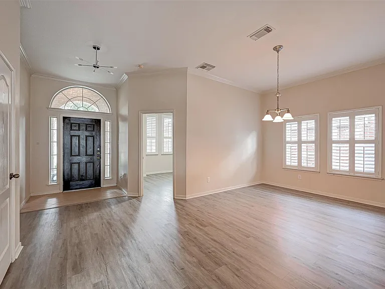 6923 Grants Hollow Ln — Photo 4
