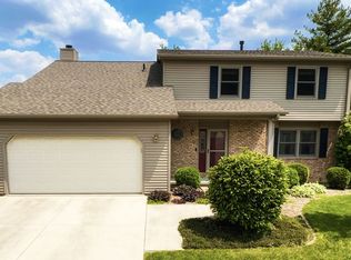 204 Greenleaf Dr, Bloomington, IL 61704