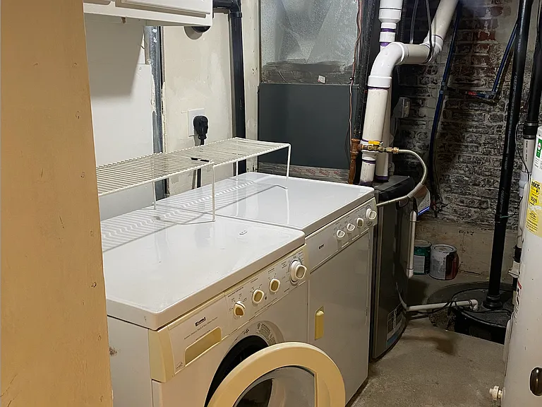 Laundry room & utilities