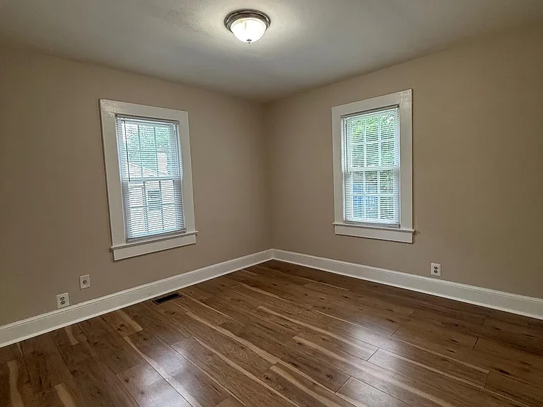 920 Northside Dr — Photo 12