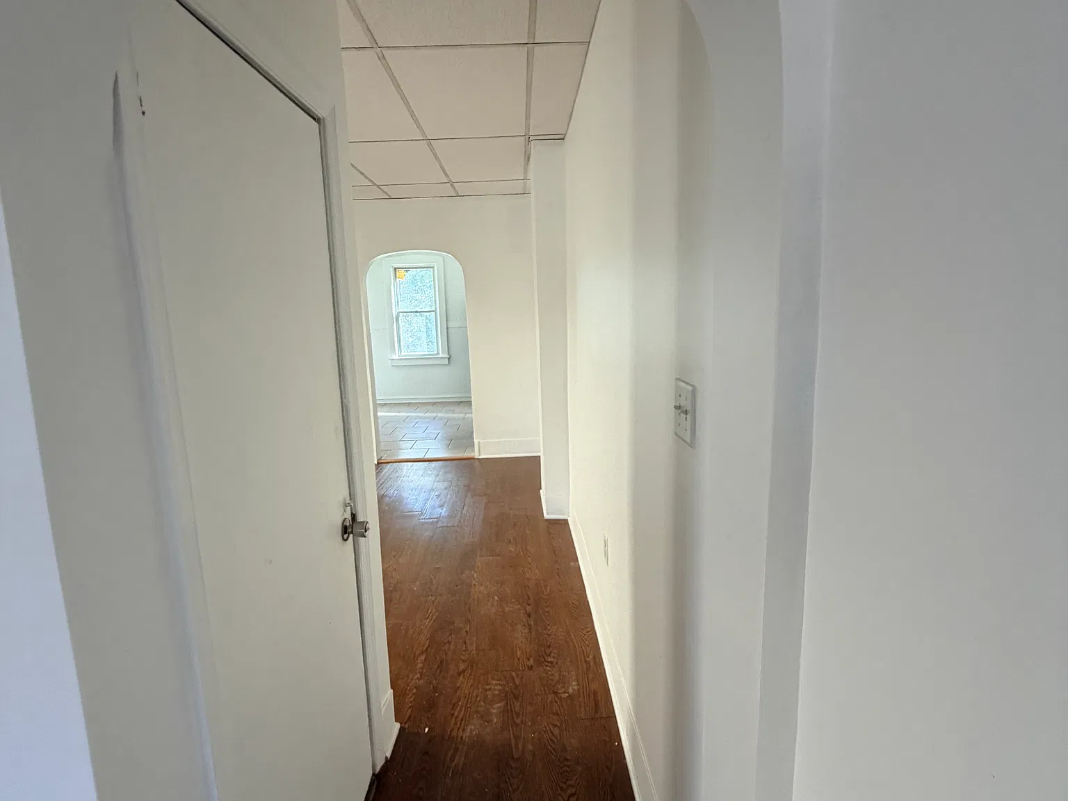 3 bed, $1,400 — Photo 2