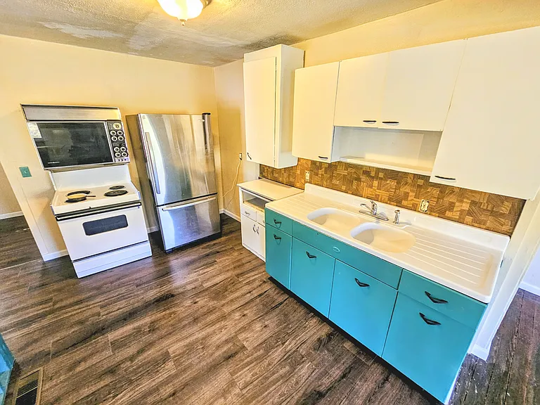834 Sims Rd — Photo 2