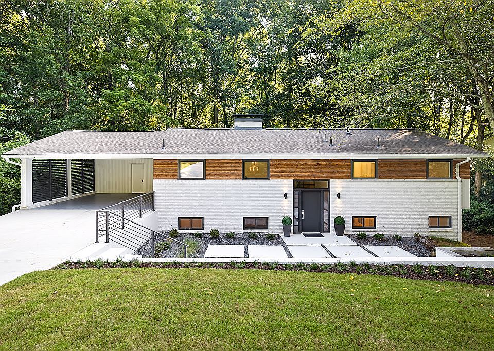 1st image of 2798 Overlook Dr NE