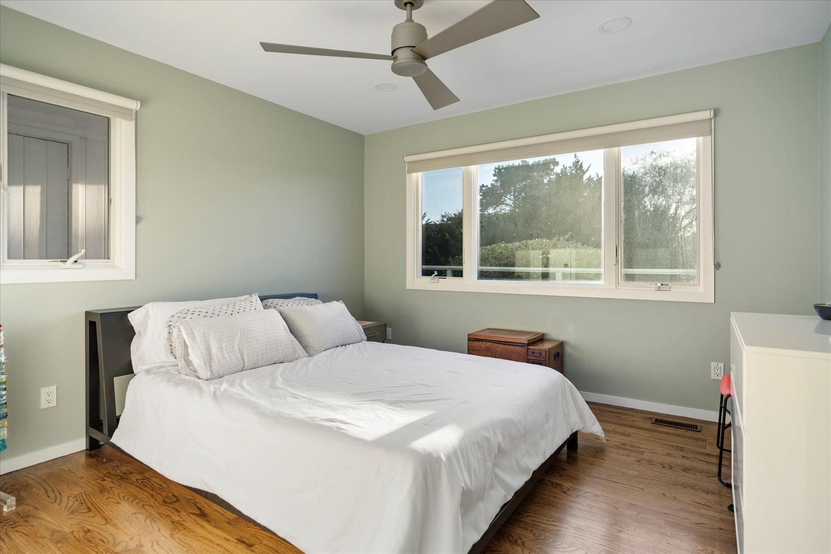  Cheery bedroom with lovely views