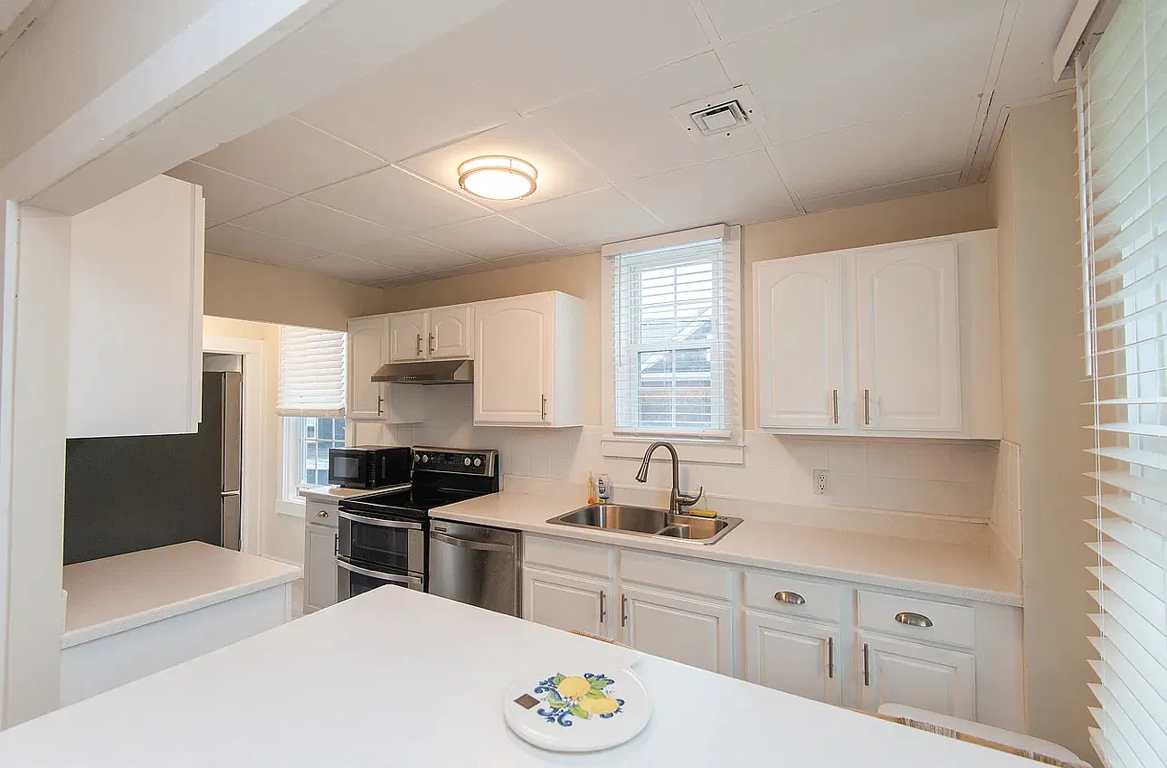 2 bed, 900 sqft, $2,800 — Photo 1