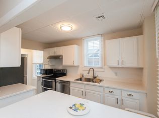 191 Coggeshall Ave APT 3, Newport, RI 02840