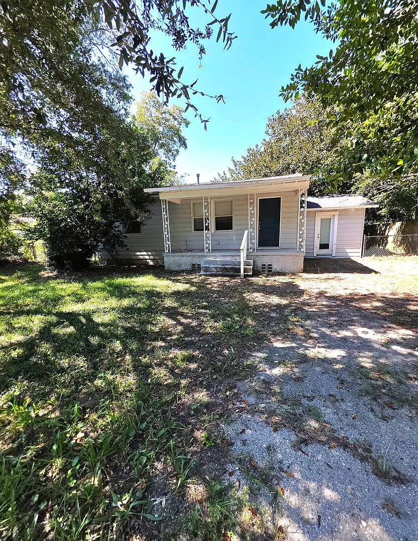 7 Mindoro Cir Pensacola, Fl |Move-In Special: Half Off Your First Full Month's Rent! — Photo 3