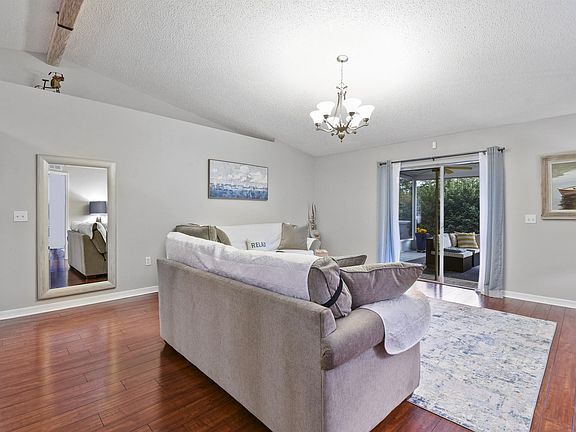 5th image of 181 King Arthur Ct
