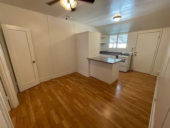 3rd image of 1024 Green St #9