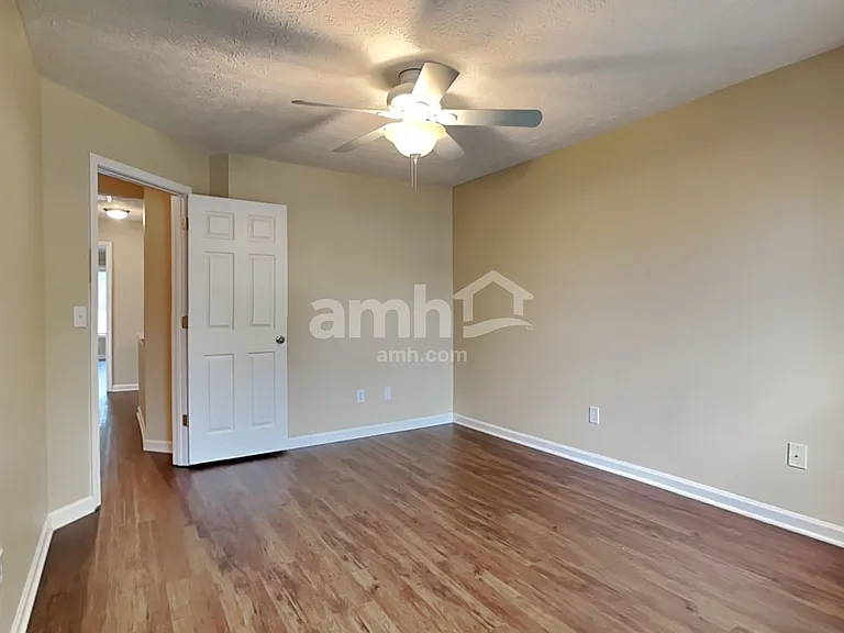616 Laurel Bnd — Photo 13