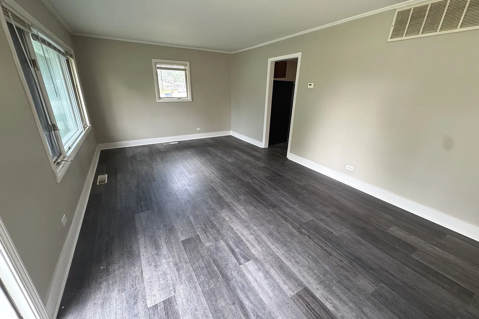 3 bed, 1092 sqft, $2,300 — Photo 3