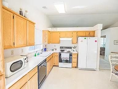 2nd image of 831 Mallard St